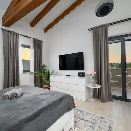 Linnelle Seaview- Rovinj, Heated Pool * Burići