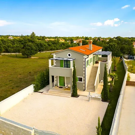 Linnelle Seaview- Rovinj, Heated Pool Burići