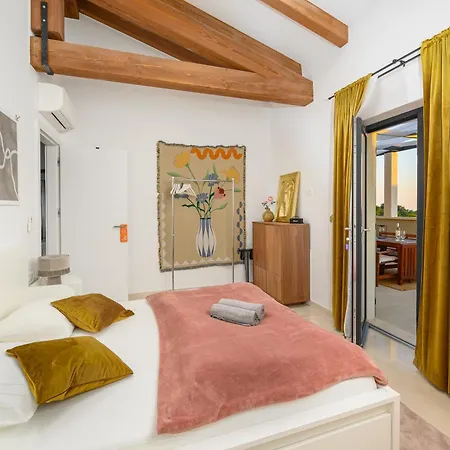 Linnelle Seaview- Rovinj, Heated Pool ヴィラ *