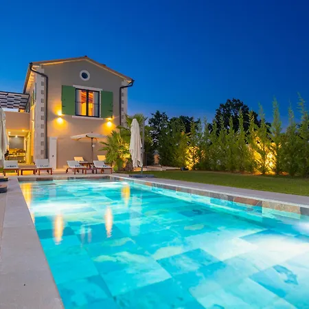 Linnelle Seaview- Rovinj, Heated Pool