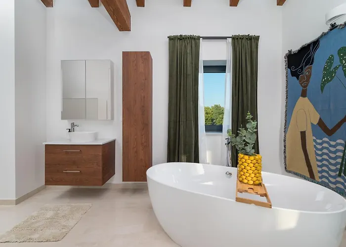 Linnelle Seaview- Rovinj, Heated Pool