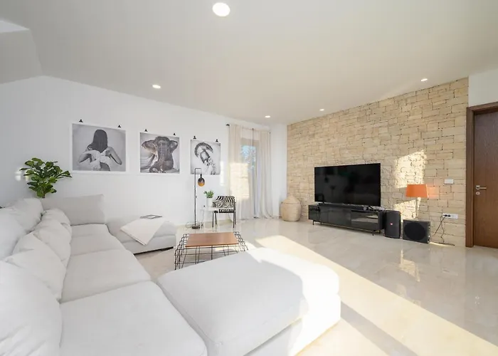 Linnelle Seaview- Rovinj, Heated Pool *