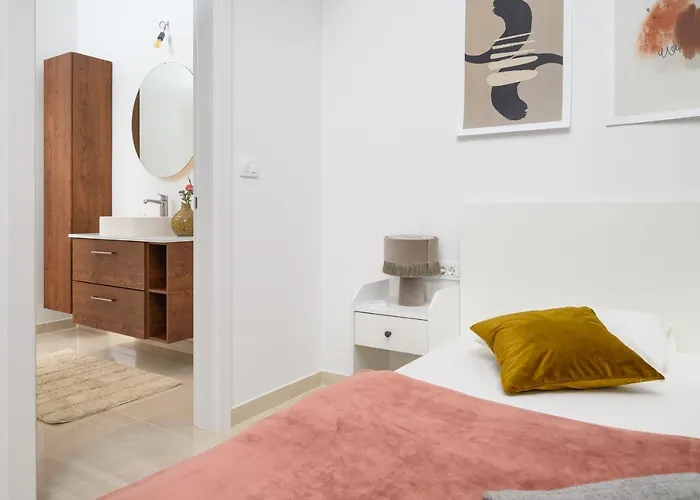 Linnelle Seaview- Rovinj, Heated Pool Villa *