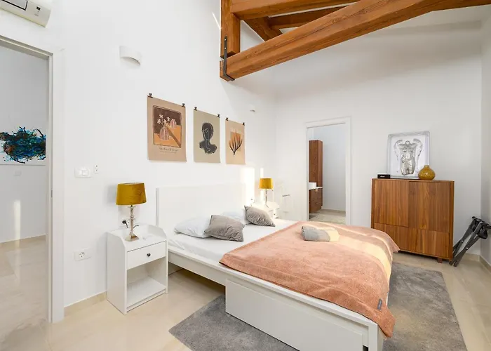 ヴィラ Linnelle Seaview- Rovinj, Heated Pool *