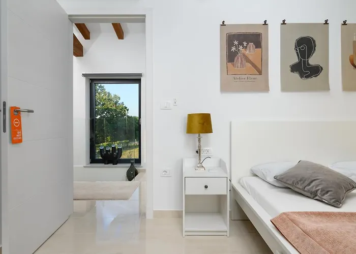 ヴィラ Linnelle Seaview- Rovinj, Heated Pool