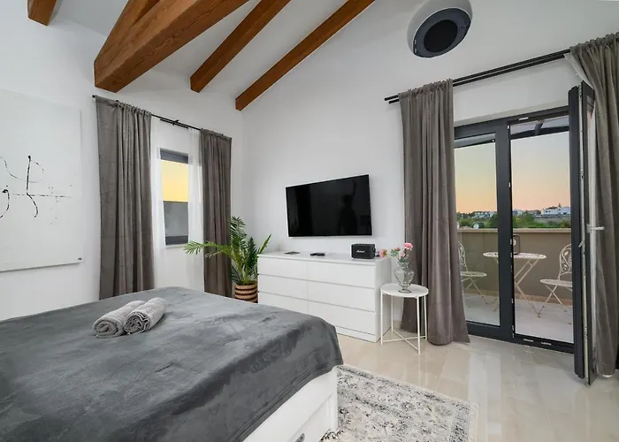 Linnelle Seaview- Rovinj, Heated Pool * Burići