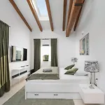 Linnelle Seaview- Rovinj, Heated Pool Villa