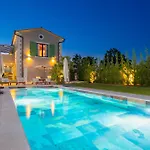 Linnelle Seaview- Rovinj, Heated Pool