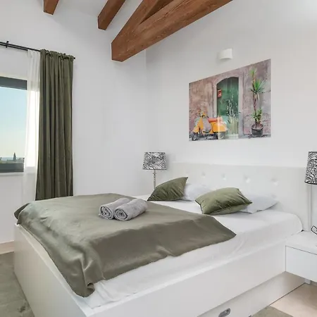 Linnelle Seaview- Rovinj, Heated Pool Burici