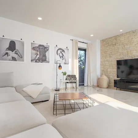 Villa Linnelle Seaview- Rovinj, Heated Pool *