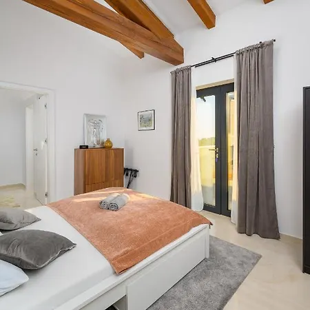 Villa Linnelle Seaview- Rovinj, Heated Pool