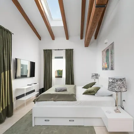 Linnelle Seaview- Rovinj, Heated Pool Villa