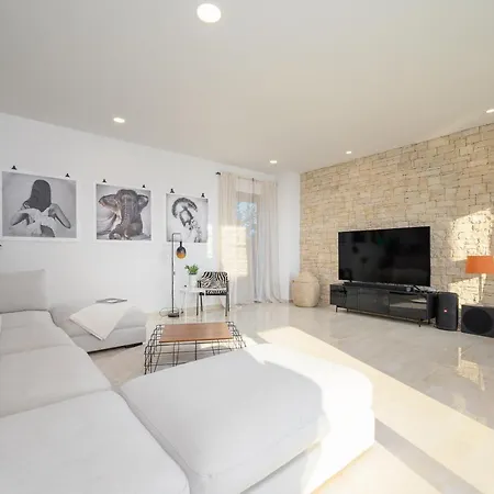 Linnelle Seaview- Rovinj, Heated Pool *
