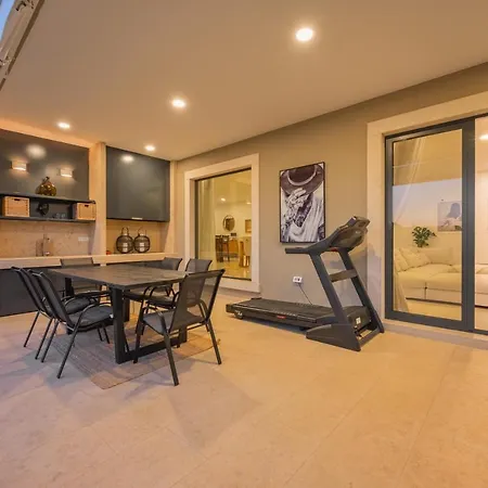 Linnelle Seaview- Rovinj, Heated Pool Villa