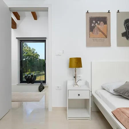 Villa Linnelle Seaview- Rovinj, Heated Pool