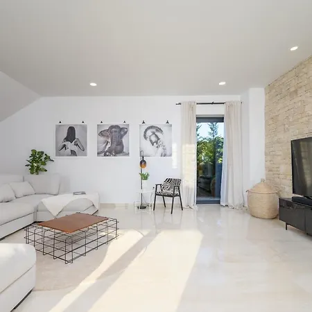 Linnelle Seaview- Rovinj, Heated Pool Villa