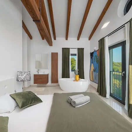 Linnelle Seaview- Rovinj, Heated Pool Villa
