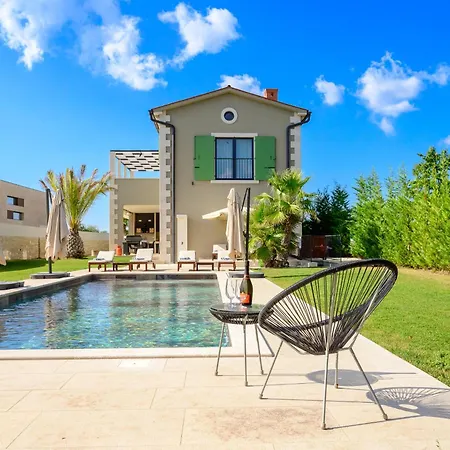 Linnelle Seaview- Rovinj, Heated Pool Villa
