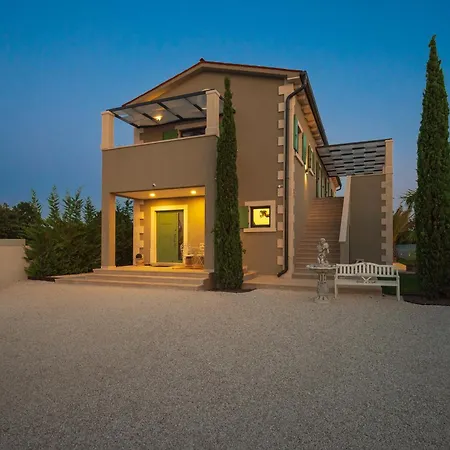 Linnelle Seaview- Rovinj, Heated Pool Villa *
