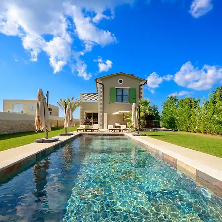 Linnelle Seaview- Rovinj, Heated Pool Burici