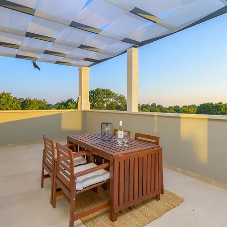 Linnelle Seaview- Rovinj, Heated Pool Villa Burići