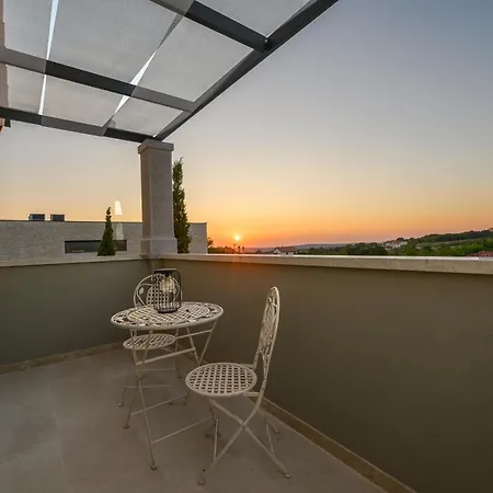 Linnelle Seaview- Rovinj, Heated Pool Villa *