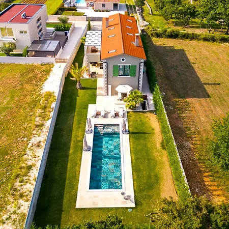 Villa Linnelle Seaview- Rovinj, Heated Pool