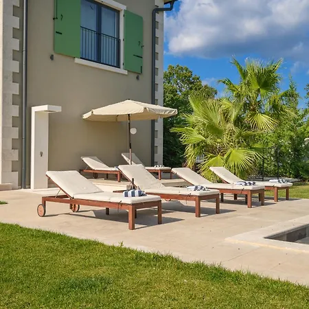 Linnelle Seaview- Rovinj, Heated Pool Villa