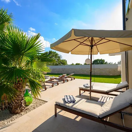 Linnelle Seaview- Rovinj, Heated Pool