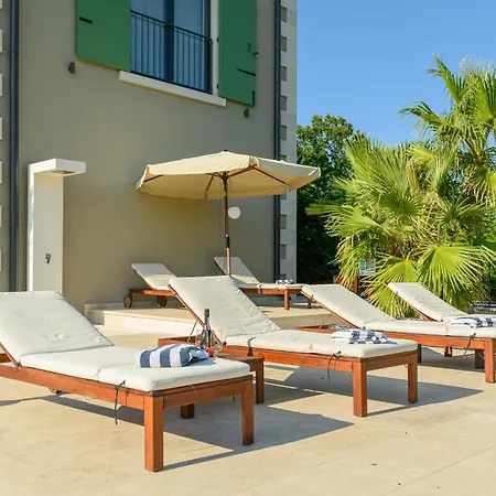 Linnelle Seaview- Rovinj, Heated Pool