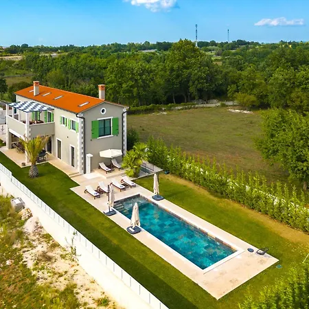 Villa Linnelle Seaview- Rovinj, Heated Pool